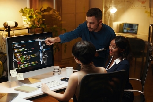 organisation d’un projet logiciel avec plusieurs développeurs connectés sur une même plateforme