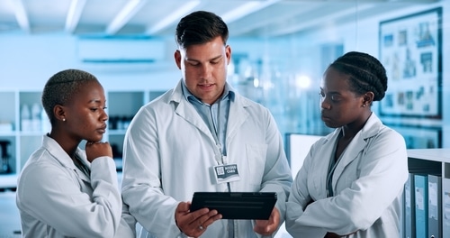 processus structuré de traduction de documents médicaux et réglementaires multilingues